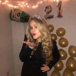 Meet your Posher, Lizzie